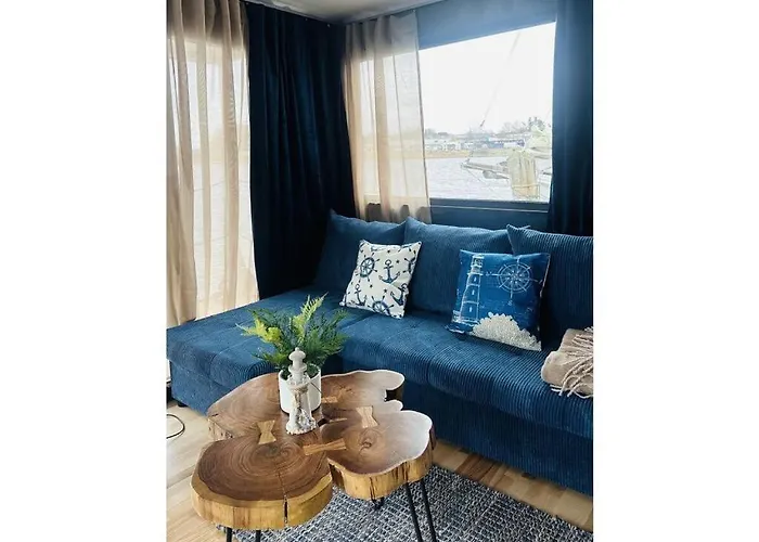 Premium Houseboat Blue Lagoon