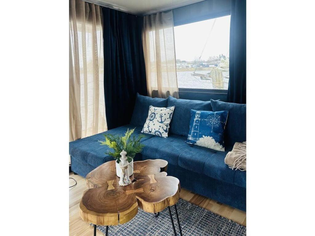 Premium Houseboat Blue Lagoon * Lübeck