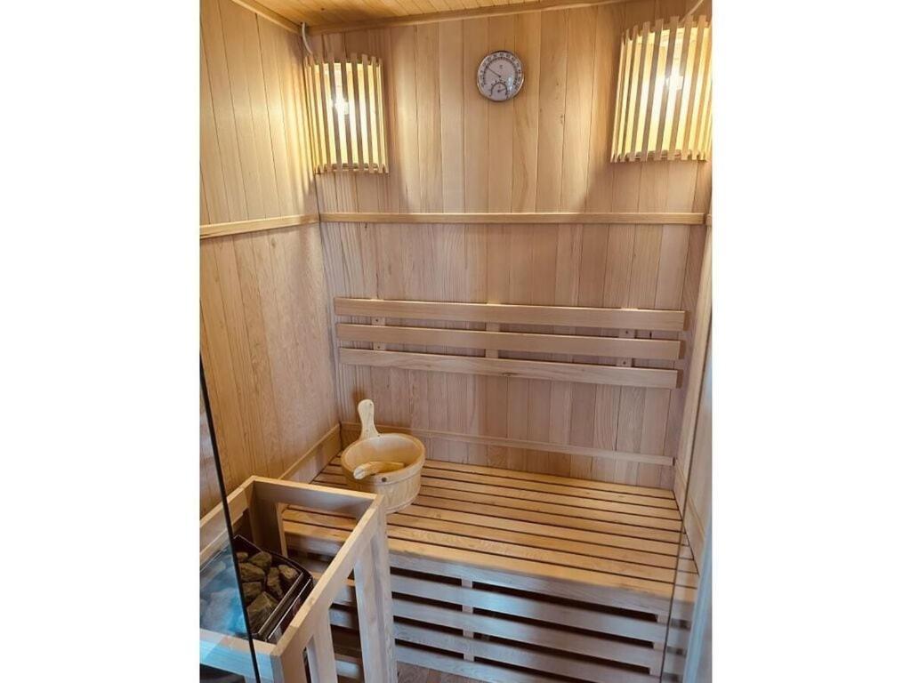Premium Houseboat Blue Lagoon