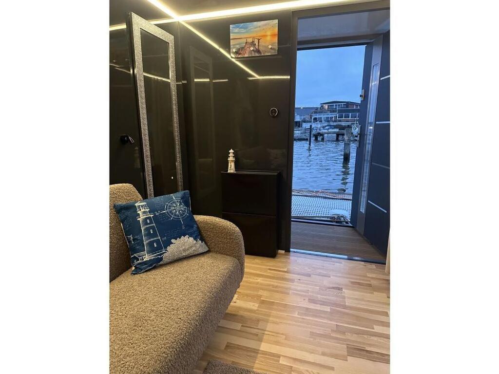 Premium Houseboat Blue Lagoon Botel Lubeck